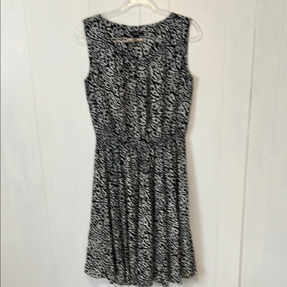Alfani Dresses & Skirts - Elegant Black and White Sleeveless Dress